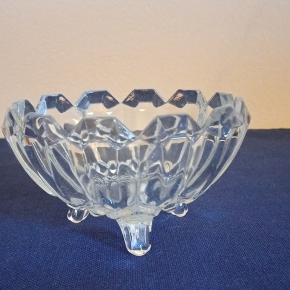 MIKASA GLASS DISH, UNIQUELY SHAPED SCALLOPS ON RIM,3 FEET,STAR INSIDE ON BOTTOM - Picture 1 of 7
